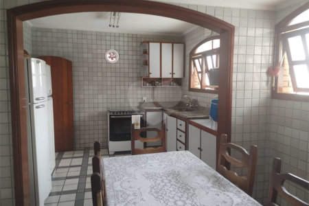 Casa à venda com 4 quartos, sendo 2 suítes, em Parque dos Príncipes, São Paulo, SP
