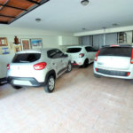 Reformado com 3 dormitórios, suíte com closet, 5 vagas e quintal, documentos em ordem para financiar