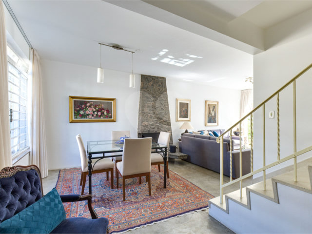 Casa de Vila à venda com 4 quartos, sendo 1 suíte,  em Alto da Boa Vista, São Paulo, SP