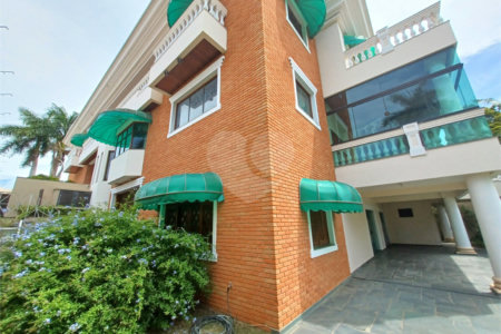 Casa à venda com 6 suítes no condomínio Portal da Raposo, Sorocaba - SP
