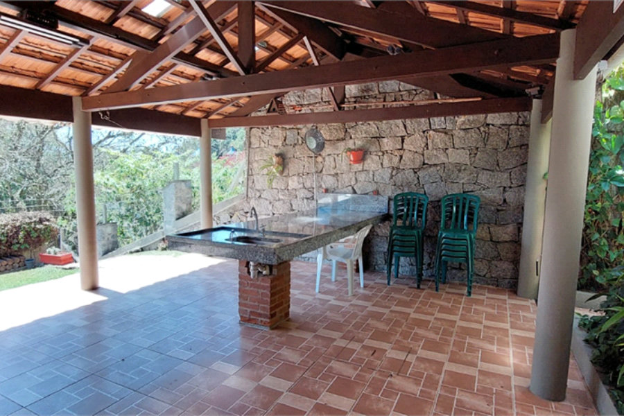 Casa à venda com 3 quartos, sendo 2 suítes, no condomínio Alpes de Caieiras, Caieiras - SP
