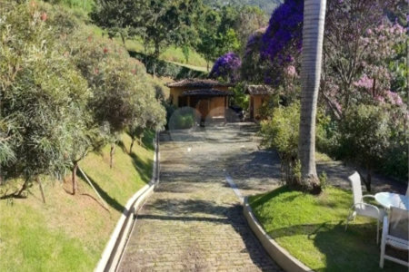 Casa à venda com 4 suítes no condomínio Quinta do Lago, Petrópolis - RJ