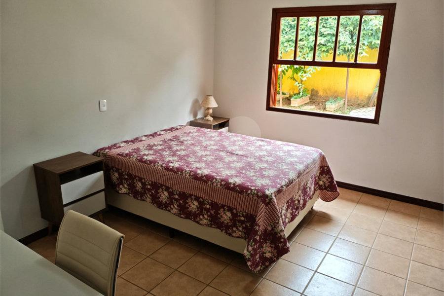 Casa à venda com 4 quartos, sendo 2 suítes,  em Country Residencial Felix, Bom Jesus dos Perdões, SP