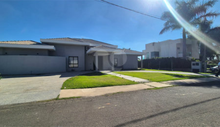 Casa à venda com 5 quartos, sendo 3 suítes, no condomínio Residencial Vale do Lago, Sorocaba - SP