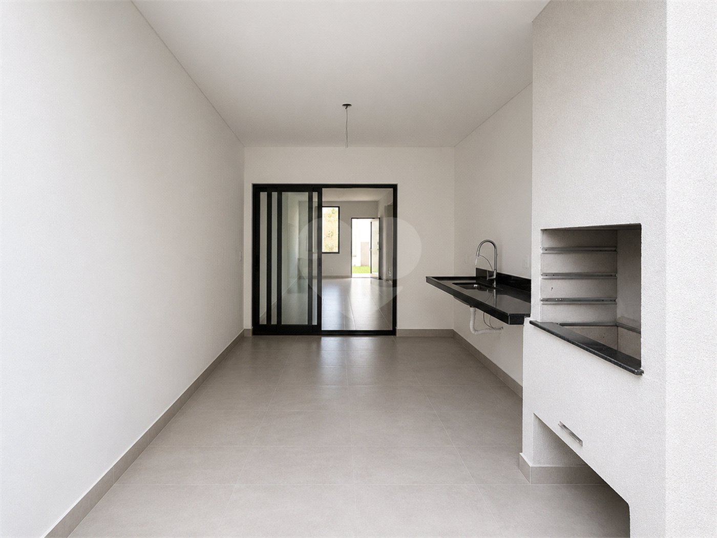 Casa à venda com 3 suítes no condomínio Villaggio Maranello, Vinhedo - SP