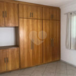 Casa à venda com 4 suítes no condomínio Vila das Emboabas, São Paulo - SP