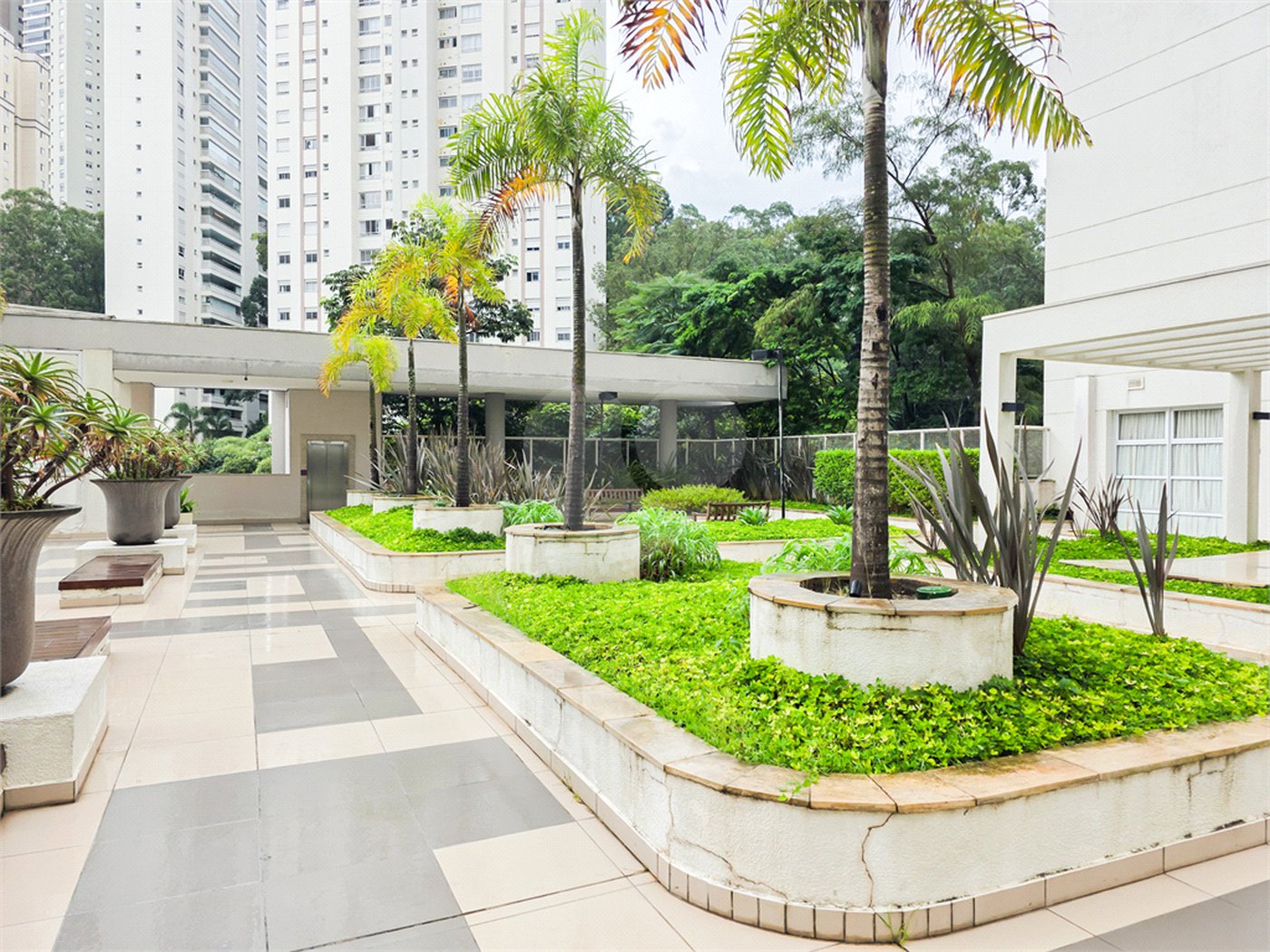 Apartamento à venda com 2 suítes em Vila Andrade, São Paulo, SP