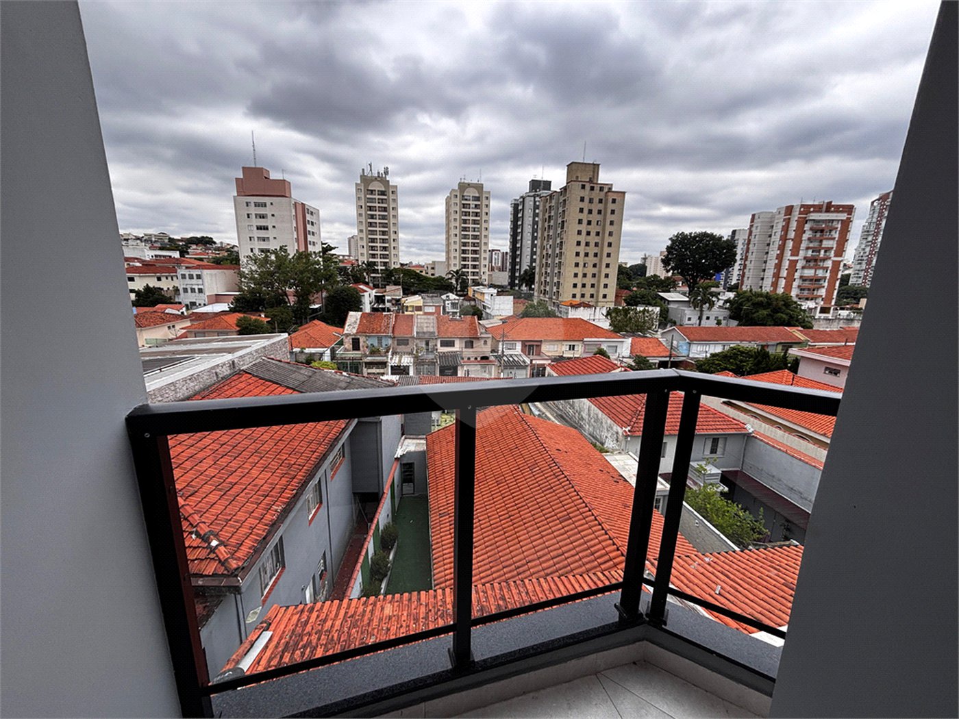 Sobrado à venda ou para alugar com 3 suítes em Parada Inglesa, São Paulo, SP
