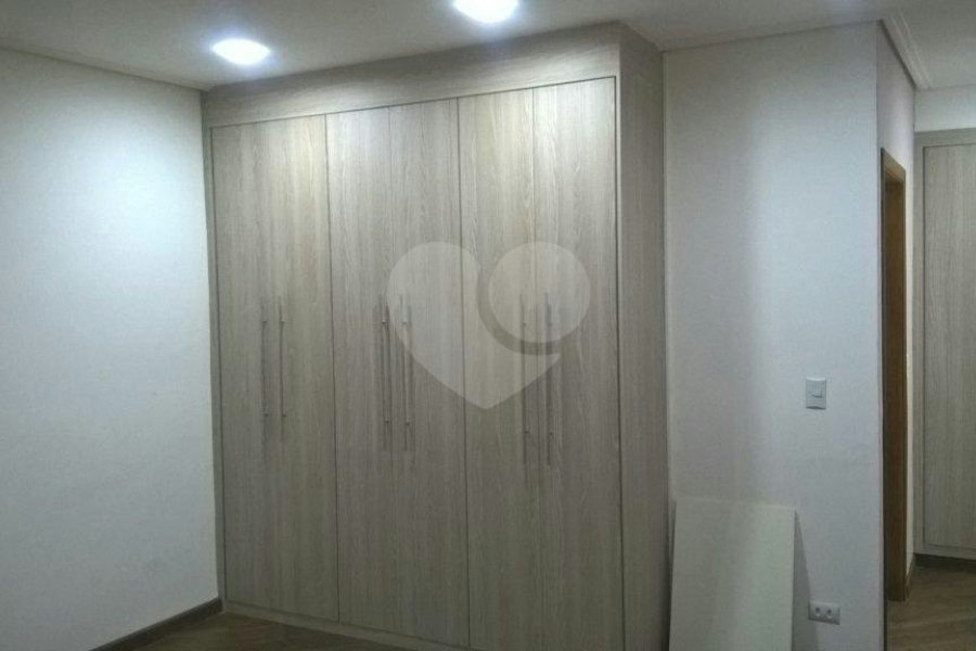 Casa à venda ou para alugar com 3 suítes no condomínio Vilarejo Estoril, Mairiporã - SP