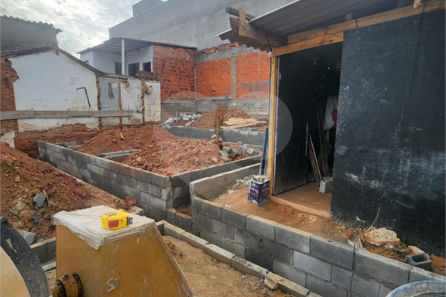 Sobrado à venda com 3 quartos, sendo 1 suíte, em Tremembé, São Paulo, SP