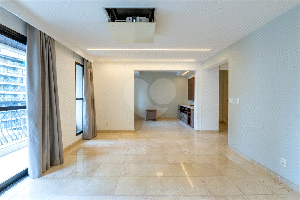 Apartamento à venda com 3 suítes em Vila Nova Conceição, São Paulo, SP