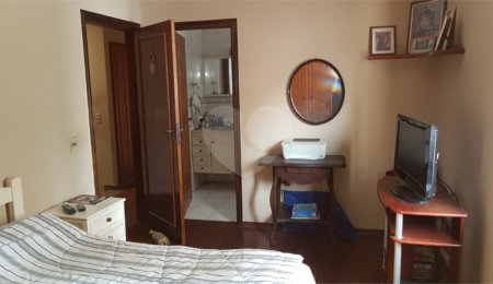 Sobrado à venda com 3 suítes em Vila Gumercindo, São Paulo, SP