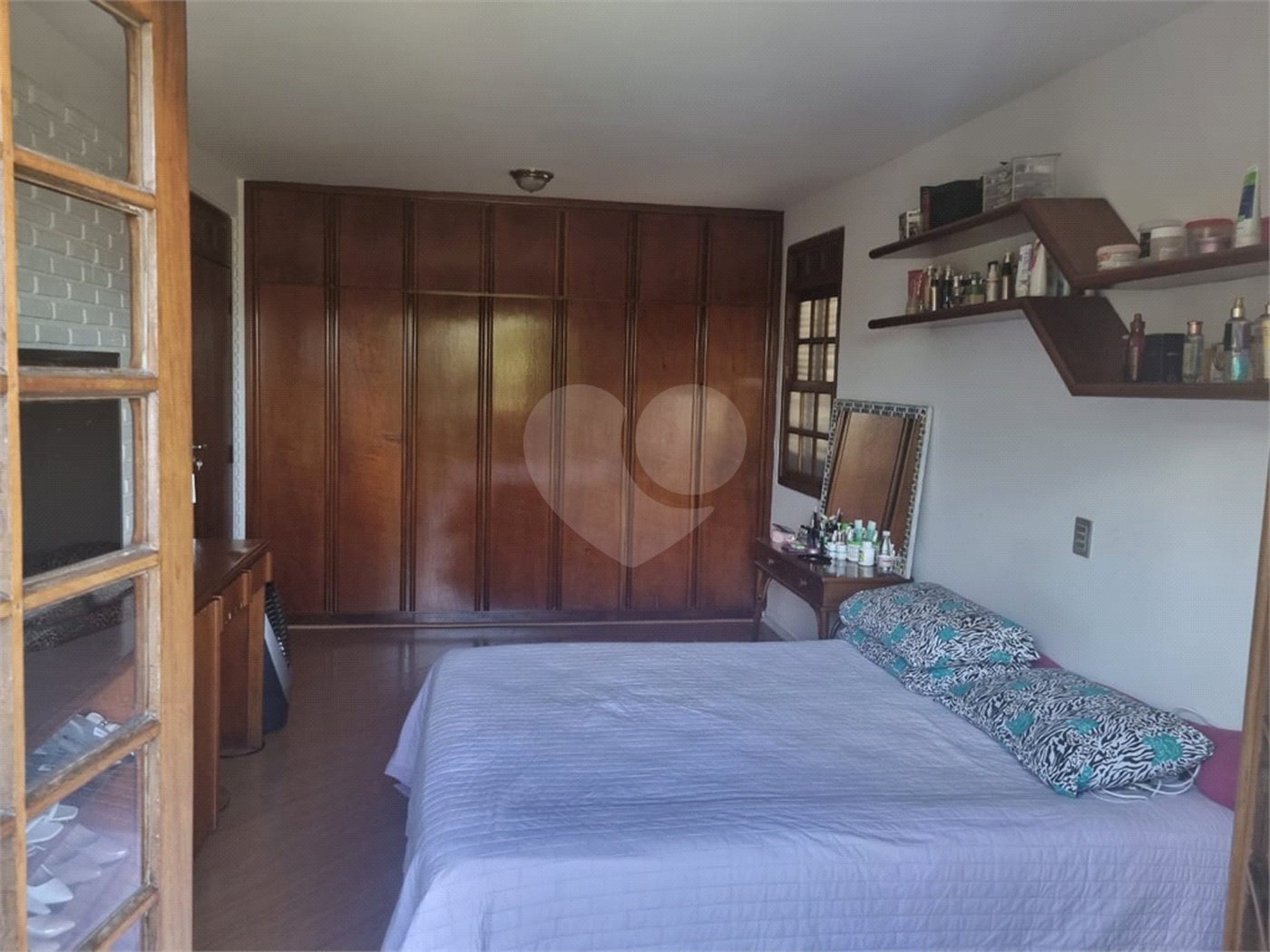 Casa à venda com 3 quartos, sendo 1 suíte, no condomínio Alpes da Cantareira, Mairiporã - SP