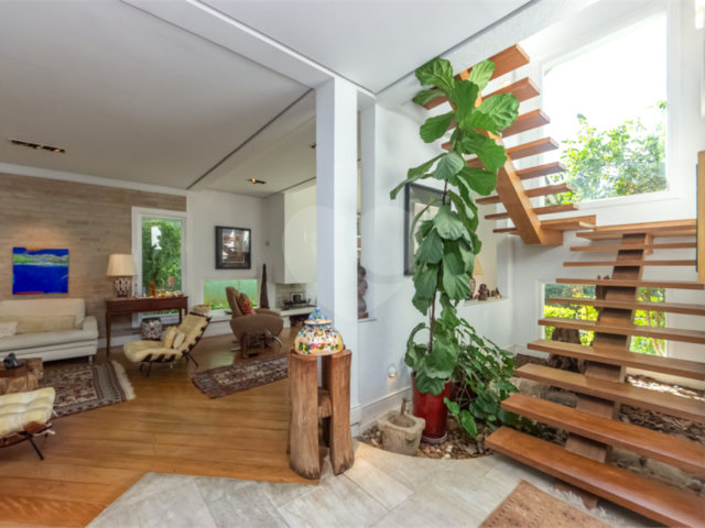Casa de Vila à venda com 4 quartos, sendo 2 suítes,  em Alto da Boa Vista, São Paulo, SP