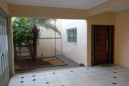 Sobrado 4 dormitórios, 2 suítes no Santa Felícia.