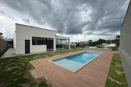 Casa à venda com 3 suítes no condomínio Shamballa III, Atibaia - SP
