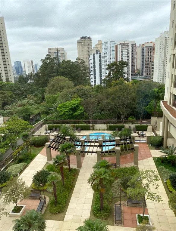 Apartamento à venda com 3 suítes em Paraíso do Morumbi, São Paulo, SP