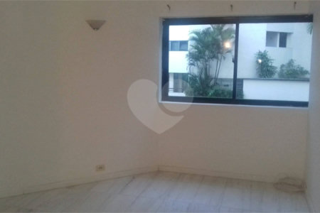 Apartamento à venda com 3 quartos, sendo 1 suíte,  em Jardim Parque Morumbi, São Paulo, SP