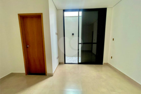 Casa de Vila à venda com 3 quartos, sendo 1 suíte, em Vila São Caetano, Sorocaba, SP