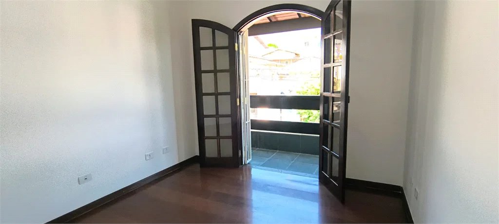 Sobrado à venda com 3 quartos, sendo 2 suítes, em Jardim Ivana, São Paulo, SP