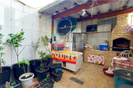 Casa à venda com 2 suítes no condomínio Residencial Sabará, São Paulo - SP