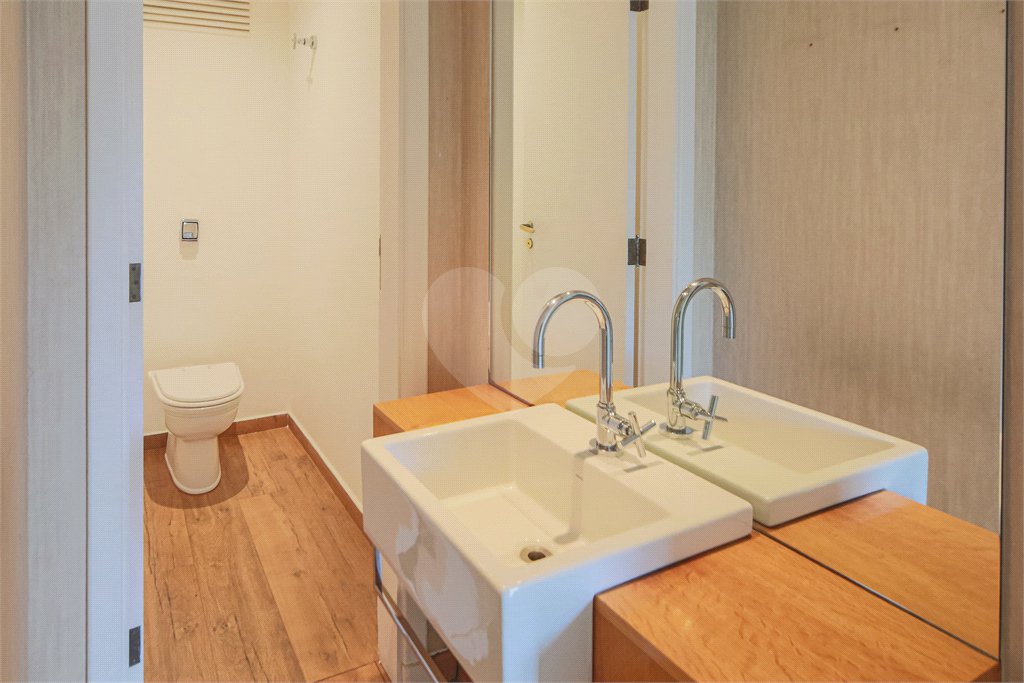 Casa em condomínio à venda com 4 quartos, sendo 2 suítes, em Alto da Boa Vista, São Paulo, SP