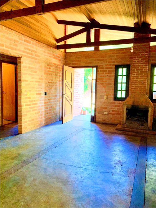 Chácara à venda com 3 quartos, sendo 1 suíte, no Centro (canguera), São Roque, SP