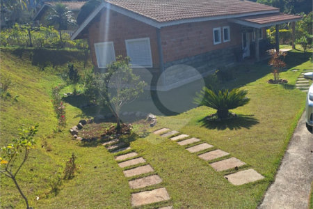 Casa em condomínio à venda com 3 quartos, sendo 1 suíte,  no Centro, Bom Jesus dos Perdões, SP