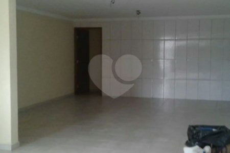 Casa à venda com 3 quartos, sendo 1 suíte, em Vila Nivi, São Paulo, SP