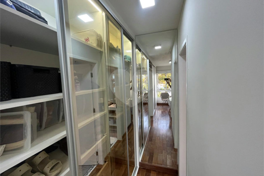 Casa à venda com 3 suítes no condomínio Domus, São Paulo - SP