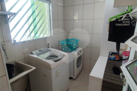 Sobrado à venda com 3 quartos, sendo 2 suítes,  em Vila Pires, Santo André, SP
