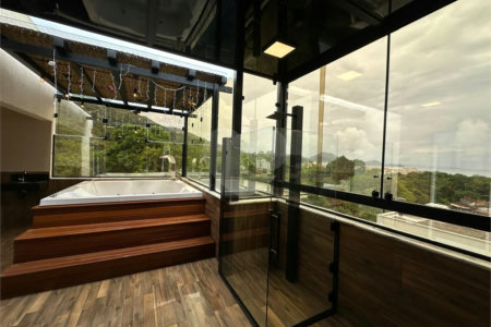 Duplex à venda com 3 quartos, sendo 2 suítes,  em Toninhas, Ubatuba, SP