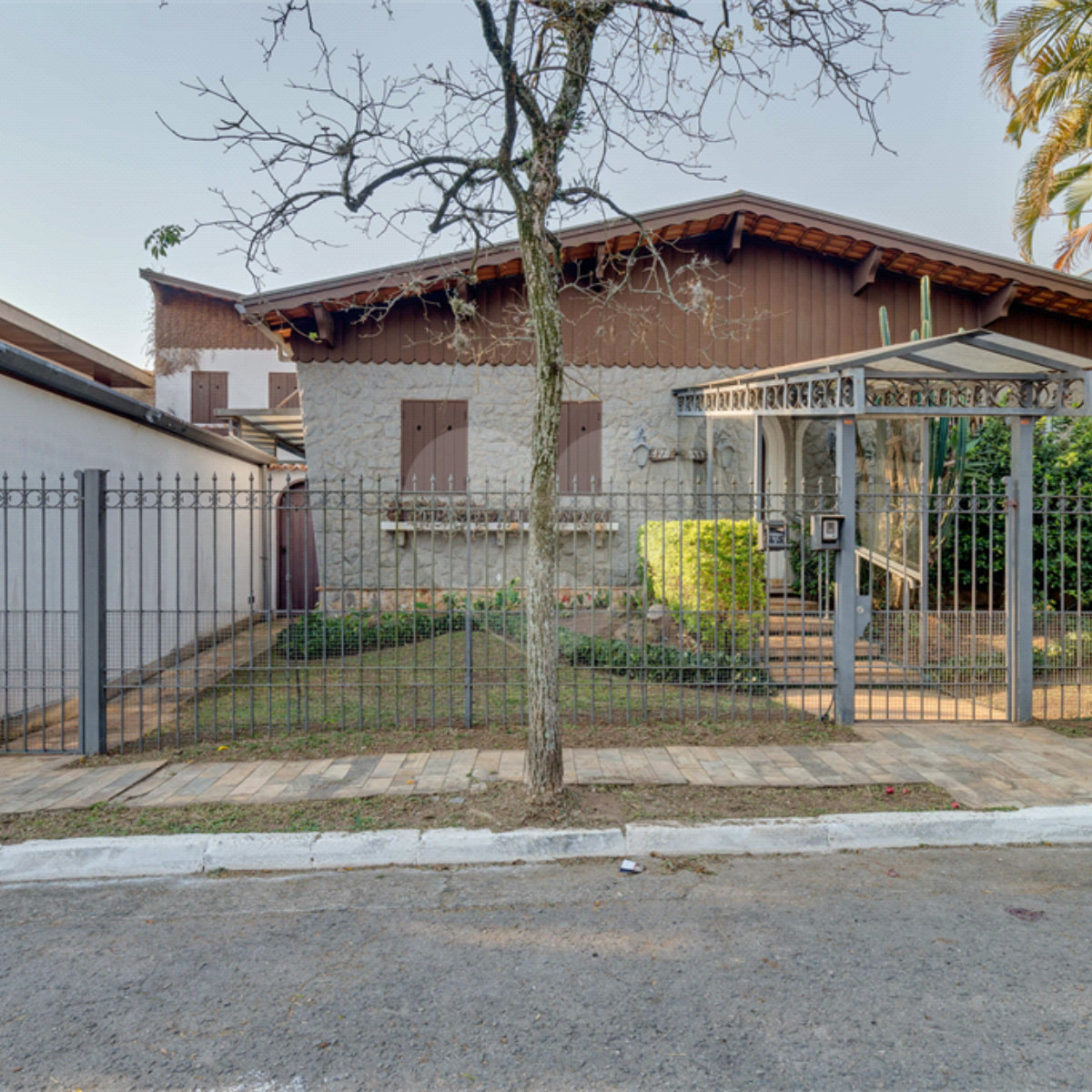 Casa Térrea à venda com 3 suítes em Granja Julieta, São Paulo, SP