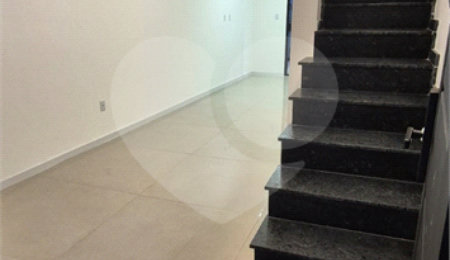 Sobrado à venda com 2 quartos, sendo 1 suíte,  em Vila Paiva, São Paulo, SP