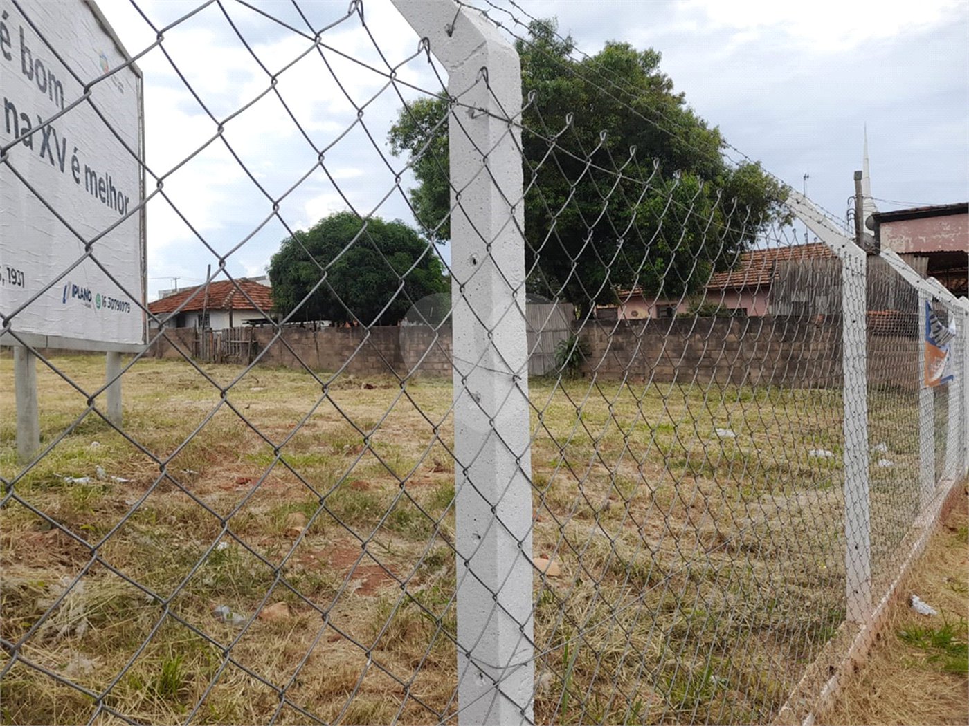 Terreno Comercial à Venda na Av. Teixeira de Barros – Rua Larga