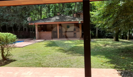 Sobrado à venda com 3 suítes em Serra da Cantareira, Mairiporã, SP