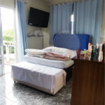 Casa à venda com 5 quartos, sendo 3 suítes, no condomínio Village Texeira Campos, Rio de Janeiro - RJ