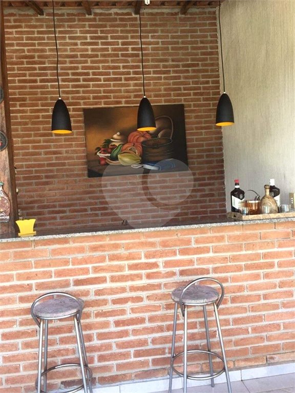 Casa à venda com 3 quartos, sendo 1 suíte,  no condomínio Vista Alegre, Bom Jesus dos Perdões - SP