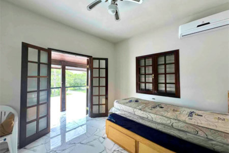 Sobrado à venda com 5 quartos, sendo 3 suítes, em Cidade Nova Peruíbe, Peruíbe, SP