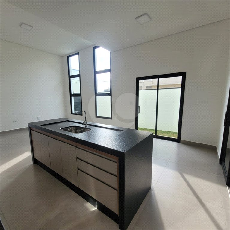 Casa à venda com 3 quartos, sendo 1 suíte, no condomínio Residencial Lagos D Icarai, Salto - SP