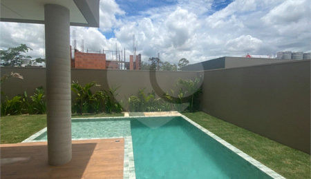 Casa à venda com 3 suítes no condomínio Villas do Golf, Itu - SP