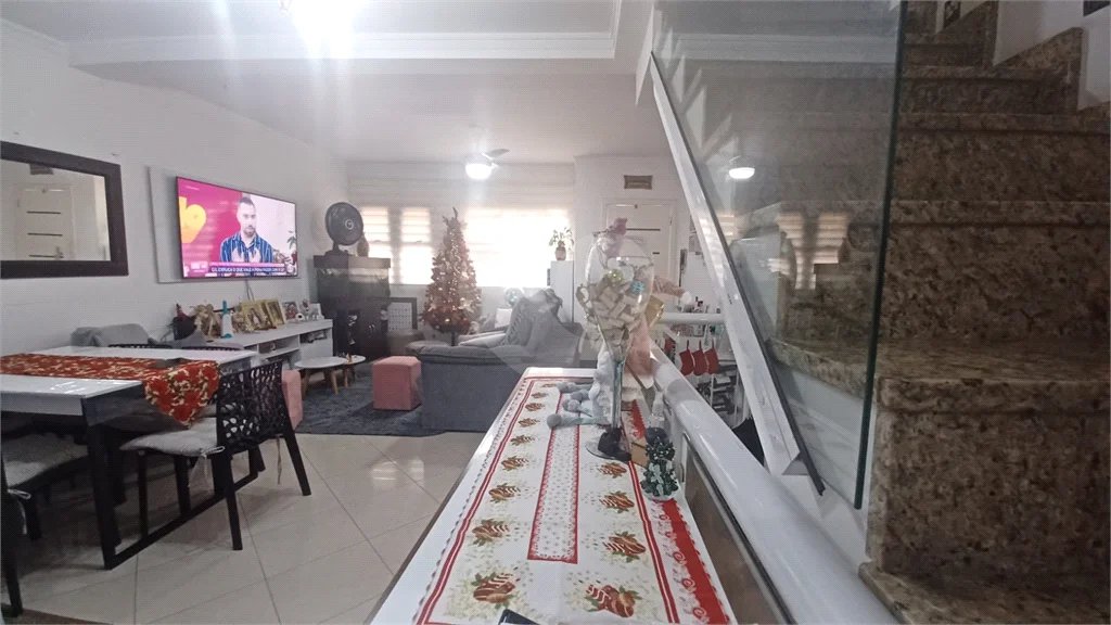 Casa à venda com 3 quartos, sendo 1 suíte, no condomínio Santanna, São Paulo - SP
