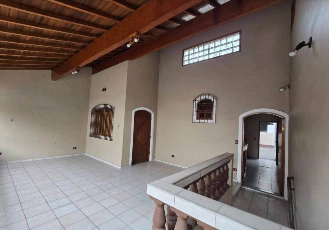 Casa espaçosa com edícula e 218 m² muito bem aproveitados! Conjunto Residencial Butantã, São Paulo - SP