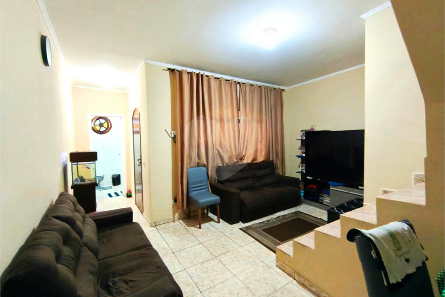 Casa à venda com 3 quartos, sendo 1 suíte, no condomínio Res Crisciúma, São Paulo - SP