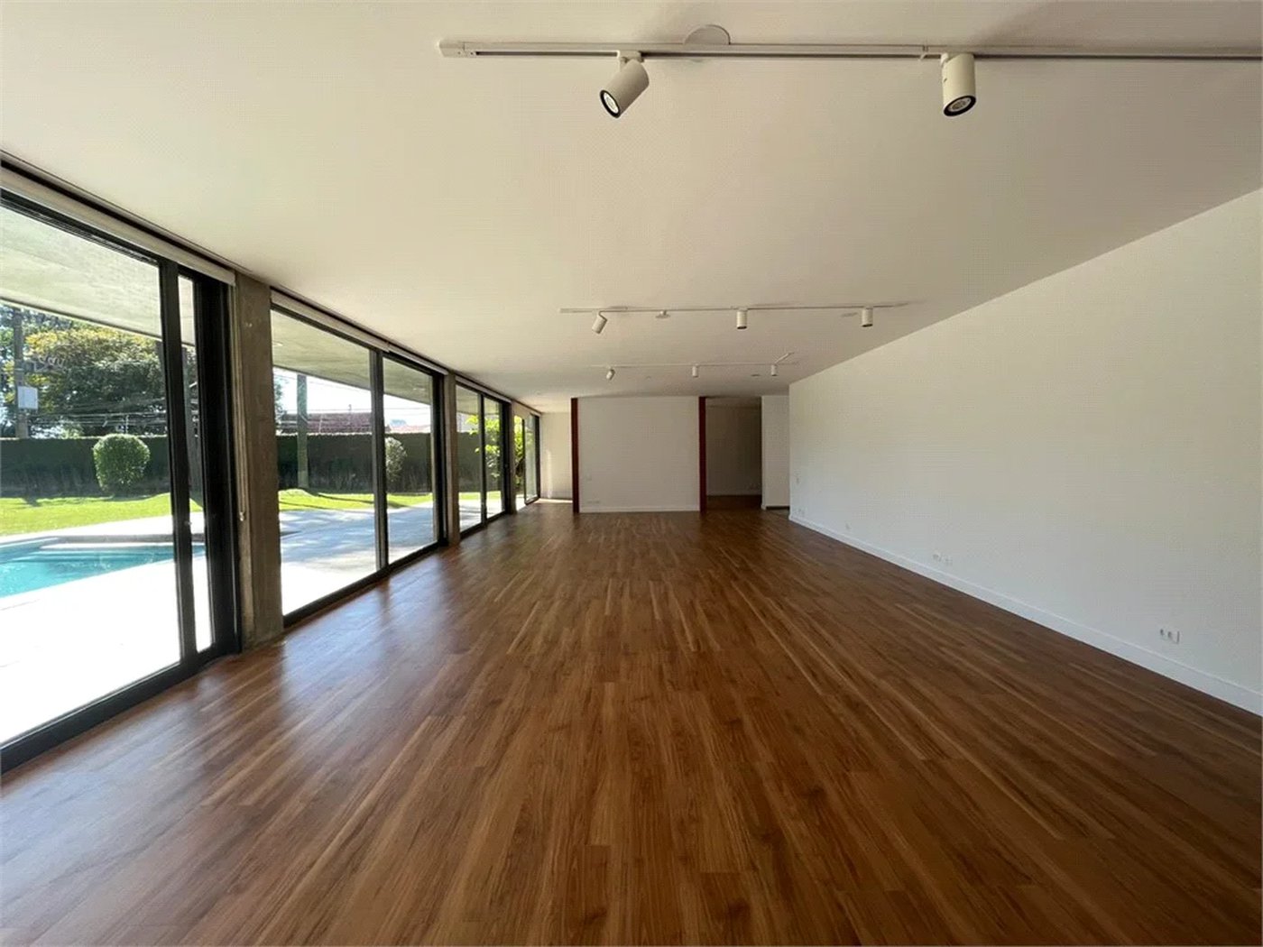 Sobrado para alugar com 5 quartos, sendo 4 suítes, em Jardim Everest, São Paulo, SP