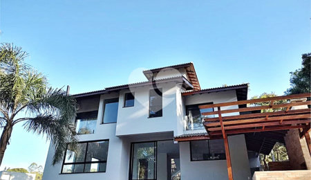 Casa à venda com 4 quartos, sendo 3 suítes,  no condomínio Cantareira, Mairiporã - SP