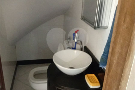 Sobrado à venda com 4 quartos, sendo 1 suíte,  em Parque Santa Laura, Ferraz de Vasconcelos, SP