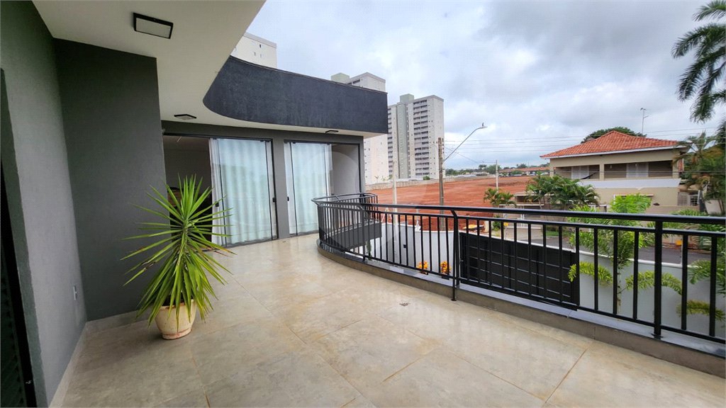 Sobrado à venda com 4 quartos, sendo 2 suítes, em Jardim Botânico, Araraquara, SP