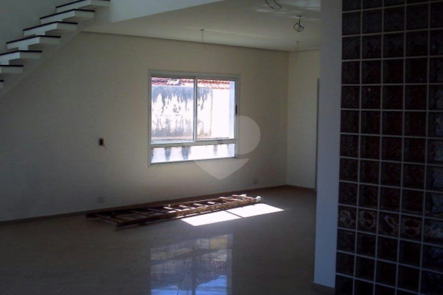 Sobrado à venda com 3 quartos, sendo 1 suíte, em Vila Irmãos Arnoni, São Paulo, SP