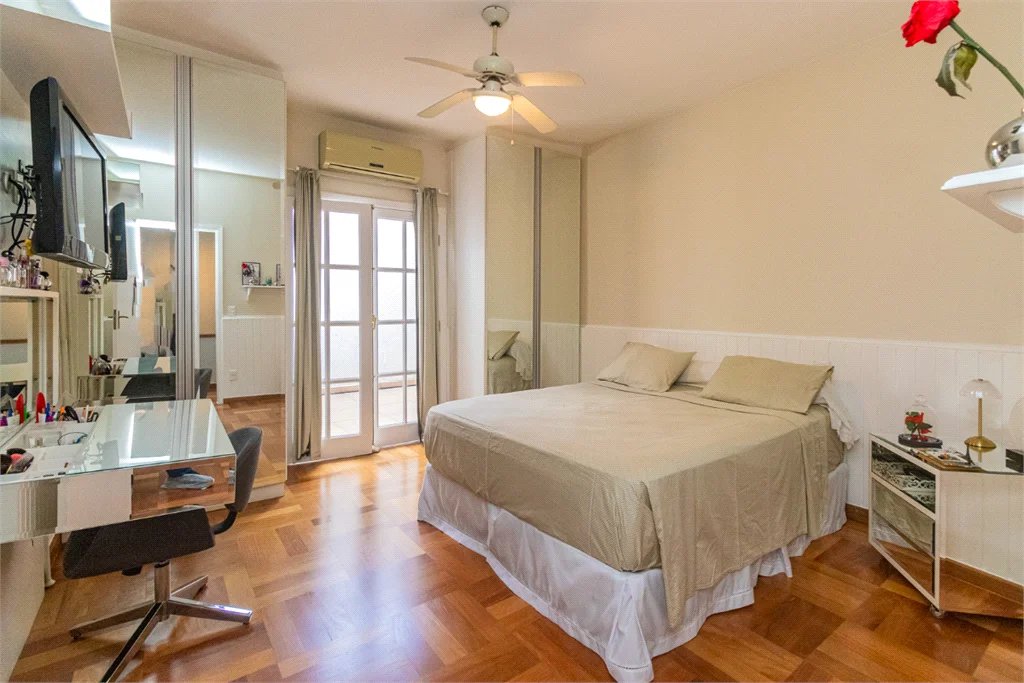 Casa à venda com 4 quartos, sendo 3 suítes, em Brooklin Paulista, São Paulo, SP